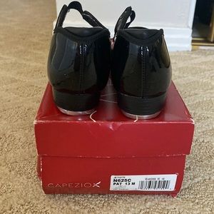 Little girls Capezio Tap Shoes Black Pat Size 13